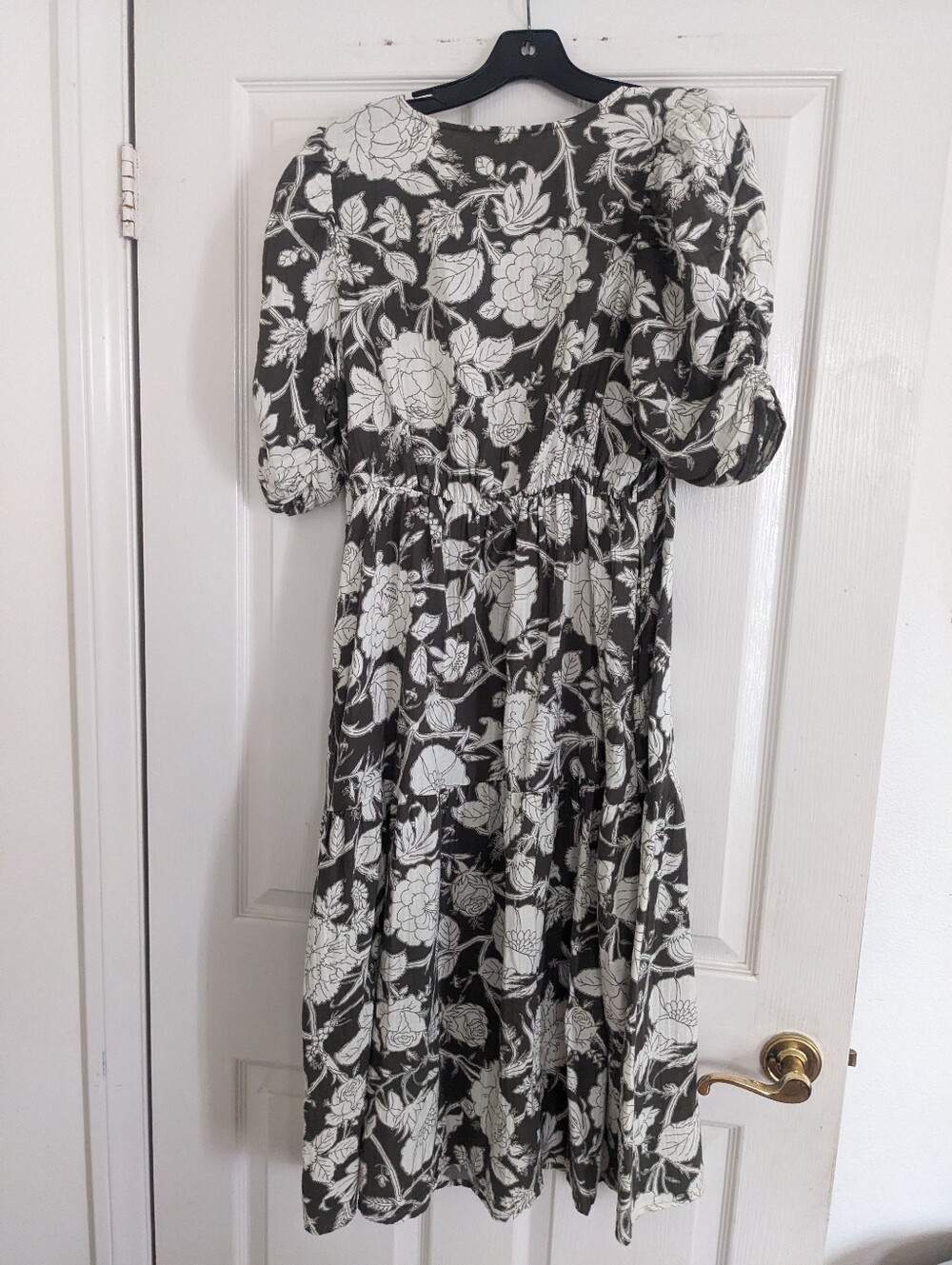 Floral Cotton V-Neck Midi Dress in Green and White - Picture 6 of 6